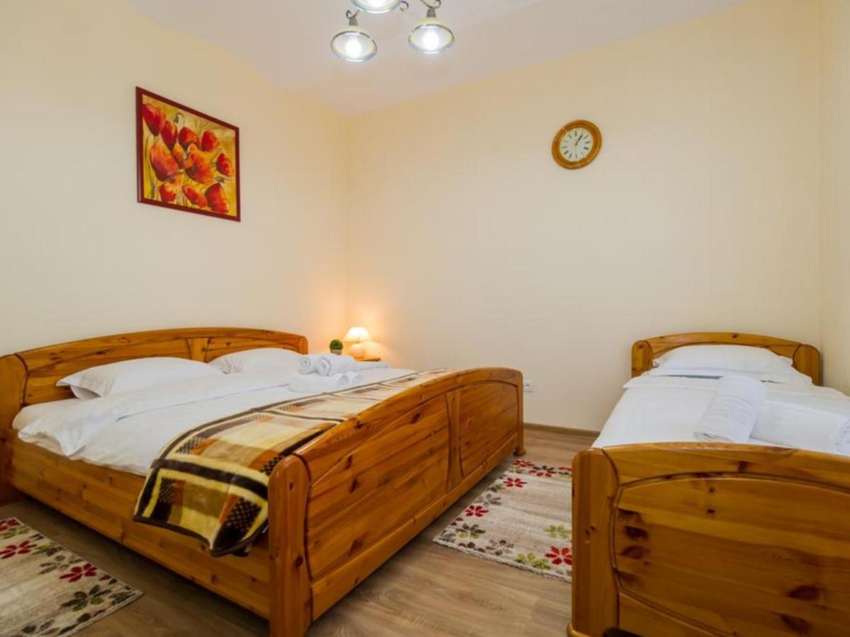 Apartment Carol Private Yard With Barbeque And Parking Синая Екстериор снимка